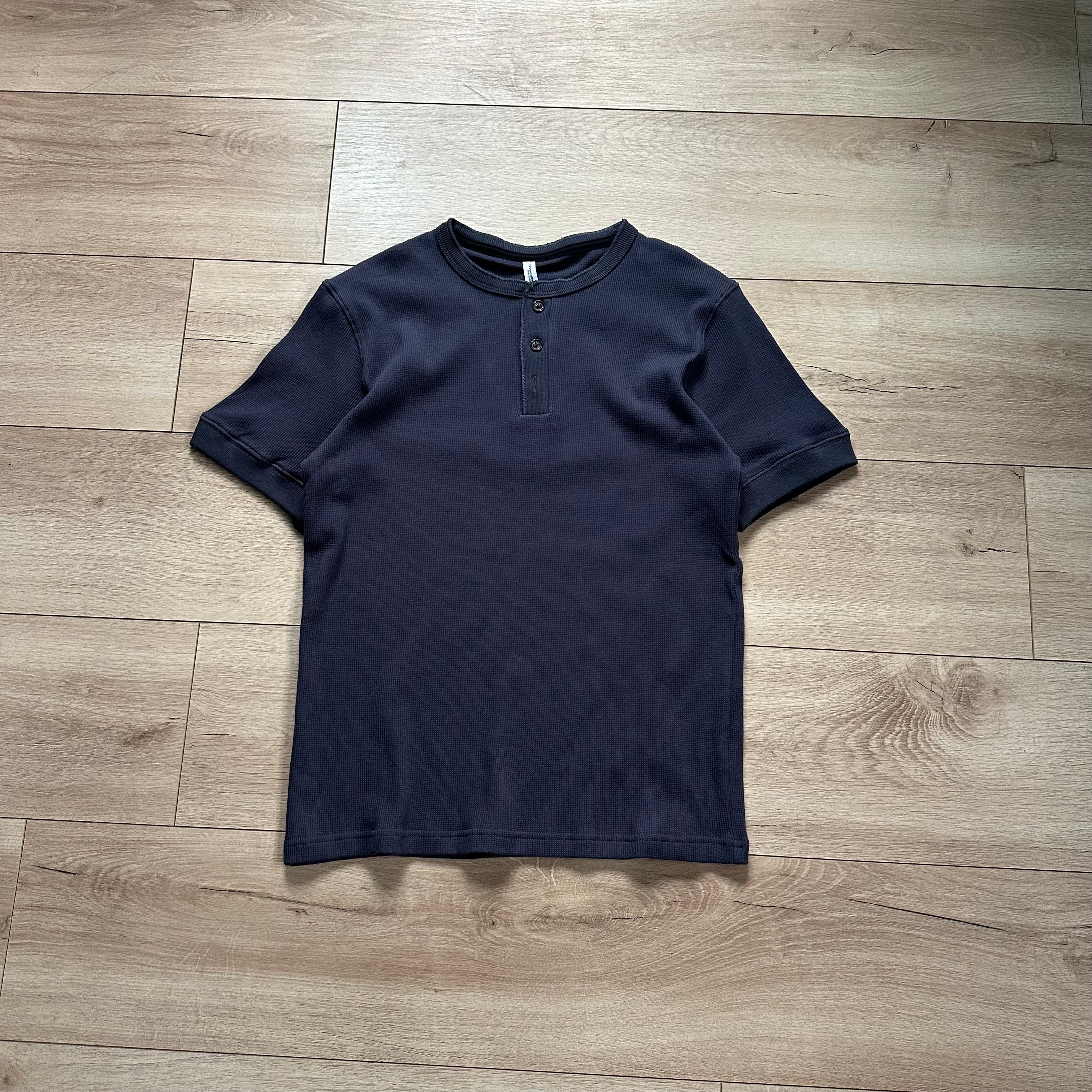 SHORTSLEEVE HENLEY TEE