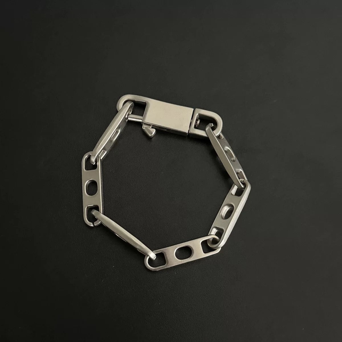 INDUSTRIAL EDGE CHAIN BRACELET
