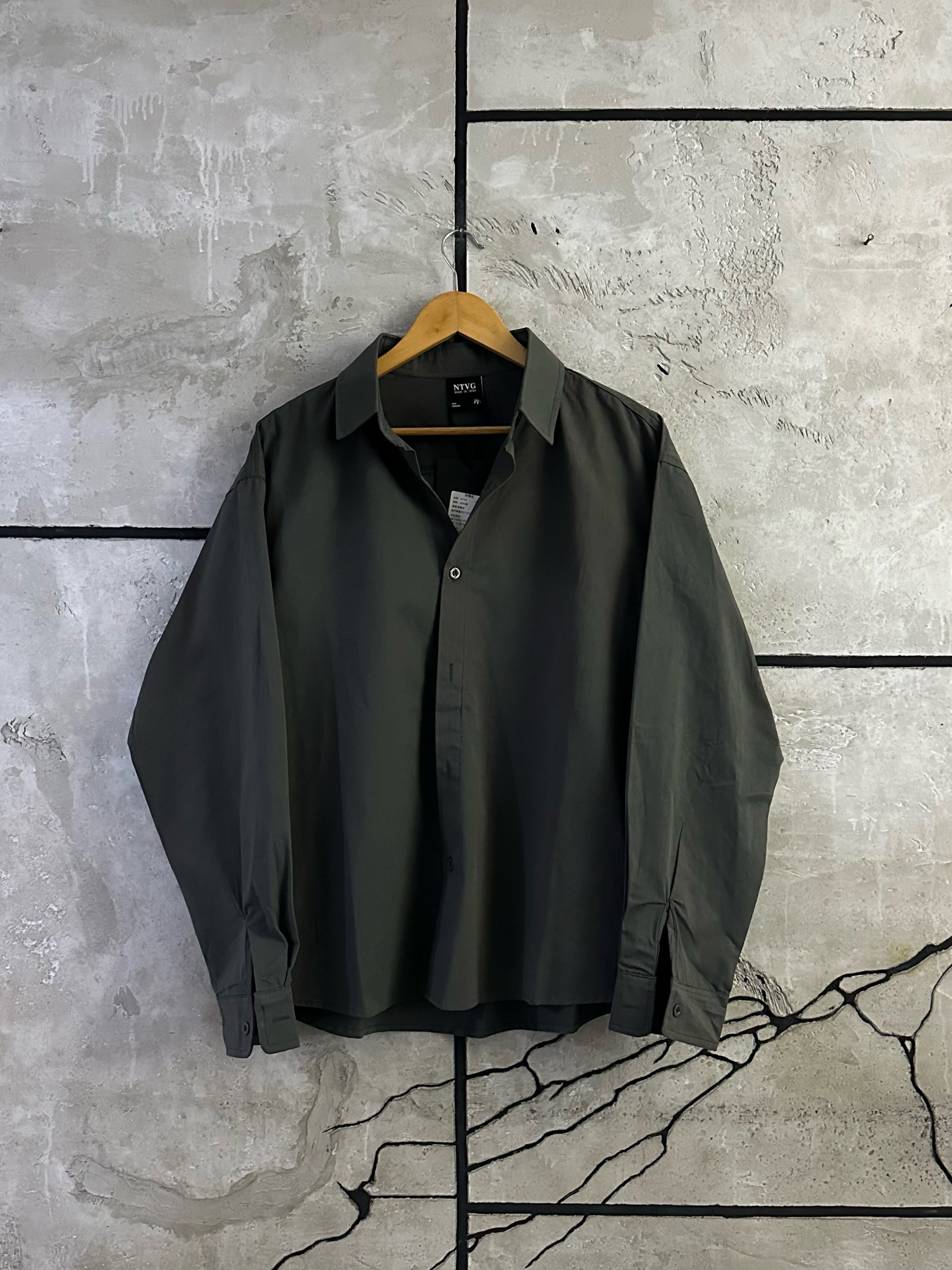 NTVG PLAIN LS COLLAR SHIRT