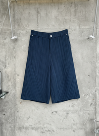 OVERSIZED 3/4 SHORTS