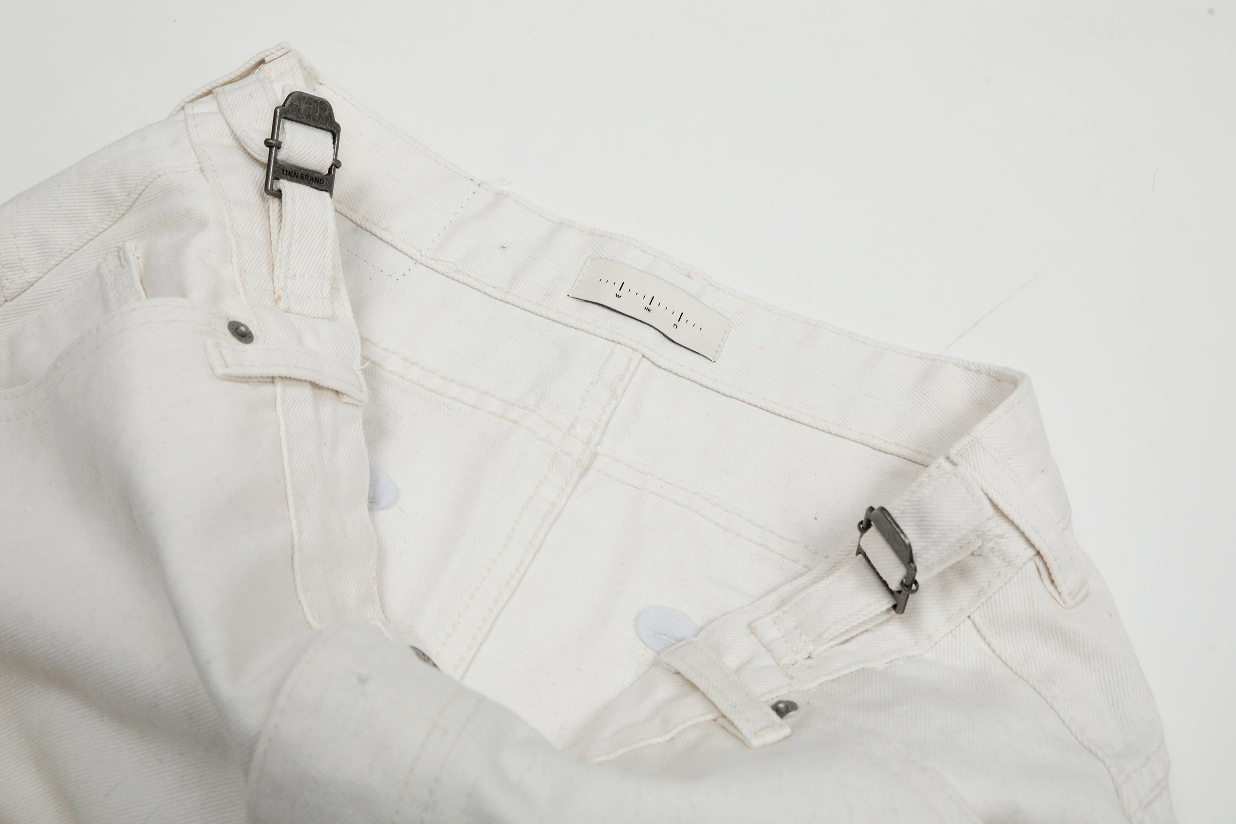 CK9521 WHITE BOWLEG JEAN