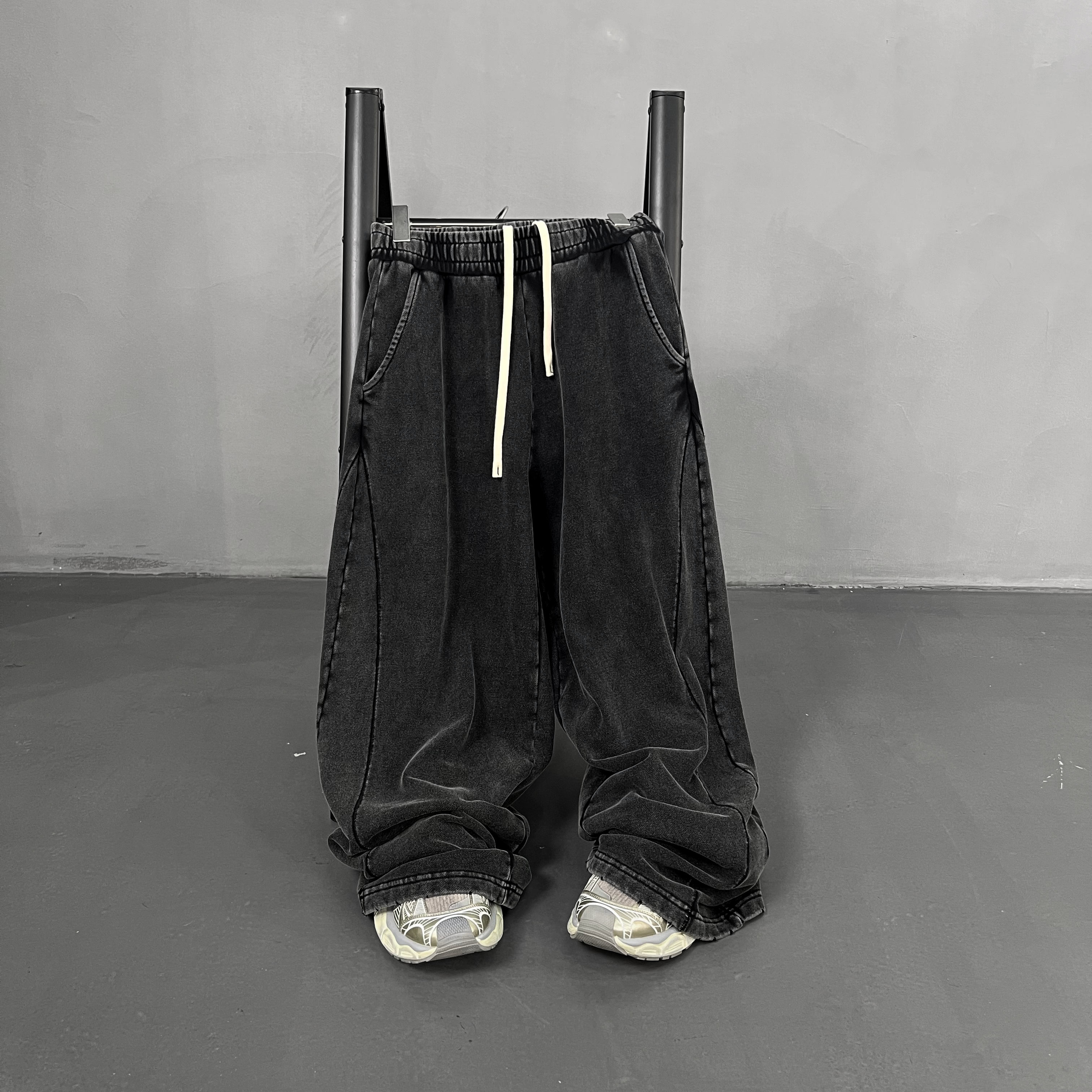 AR TIE MASTER BLACK JOGGERS