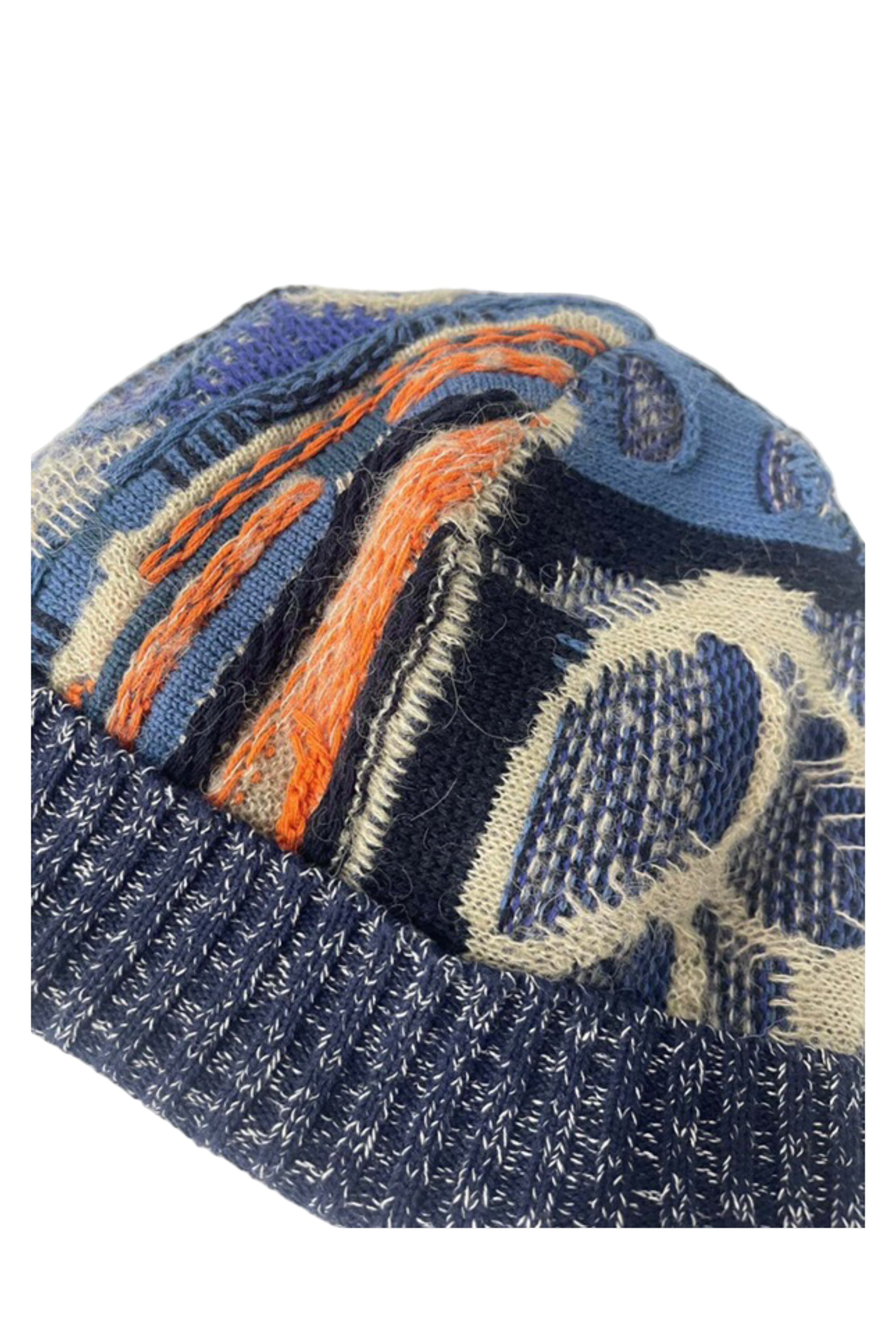 KNITTED BEANIE