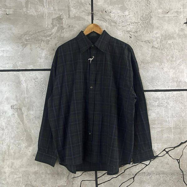 WIIKN BOX BLACK AND PURPLE LS SHIRT