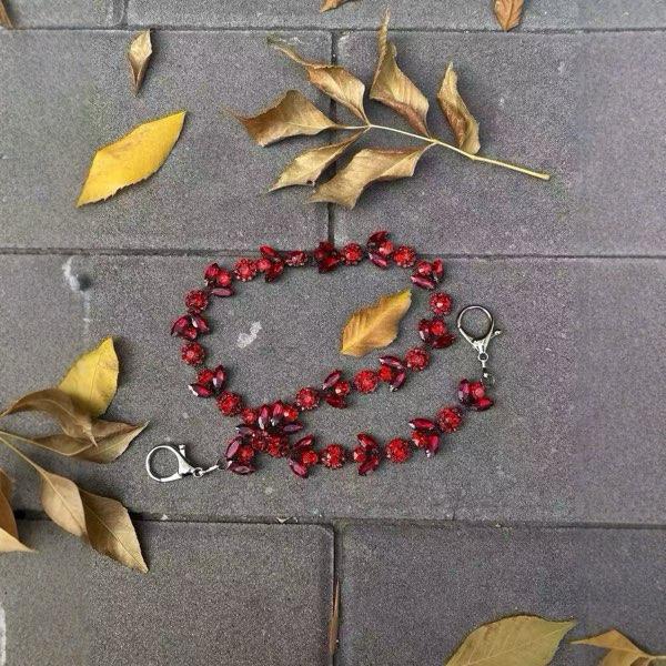 POCKET CHAIN RED TINY BEADS