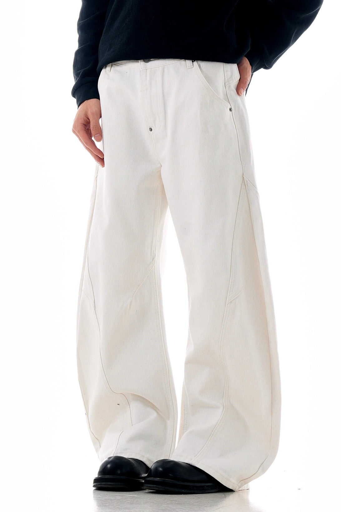 CK9521 WHITE BOWLEG JEAN